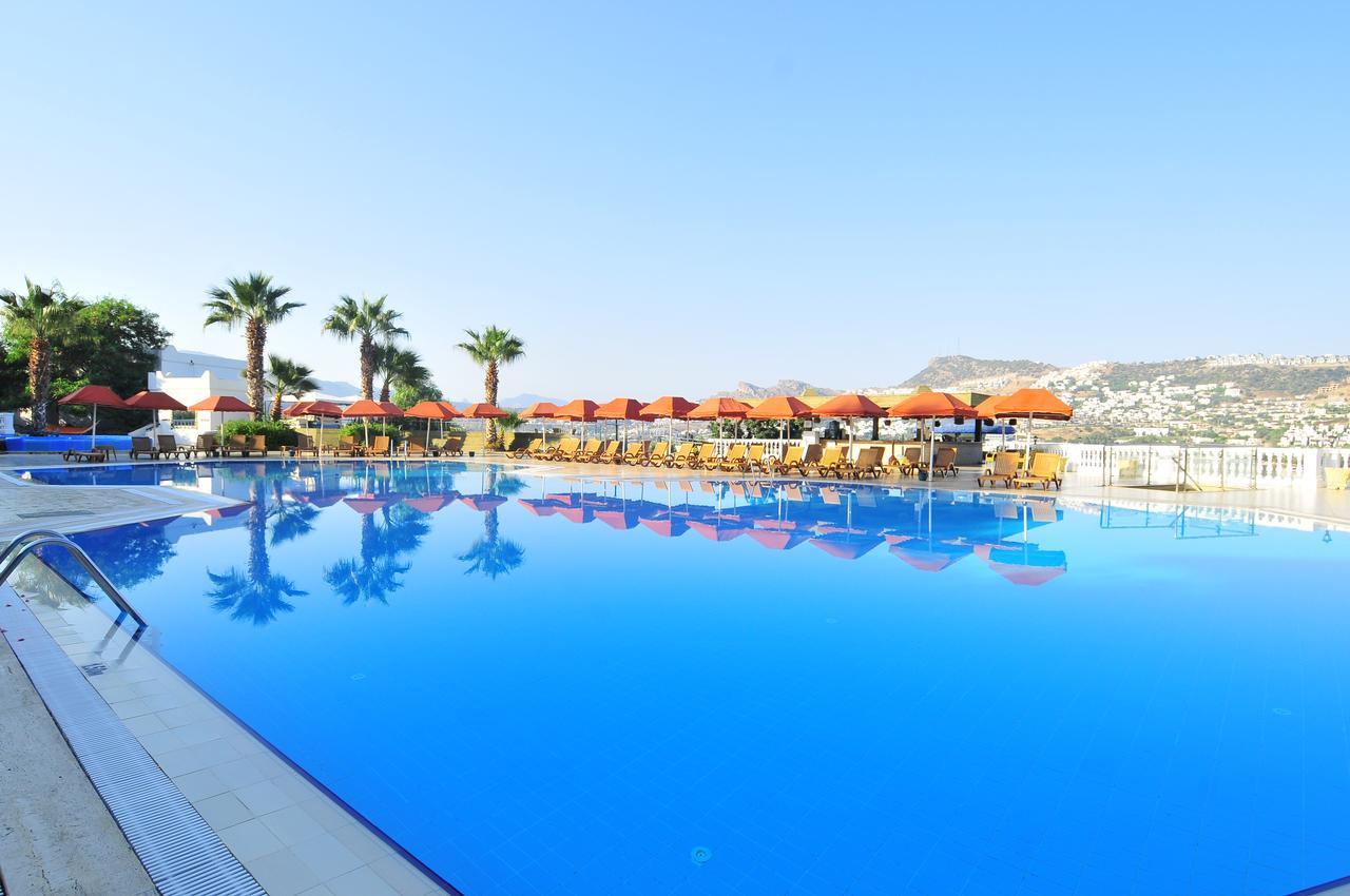 Green Beach Resort Gundogan  Exterior photo