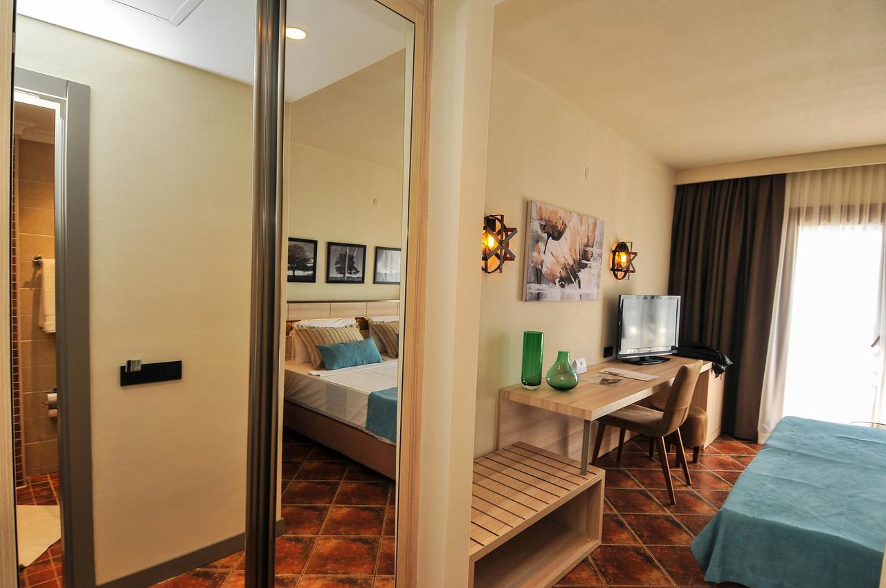 Green Beach Resort Gundogan  Exterior photo